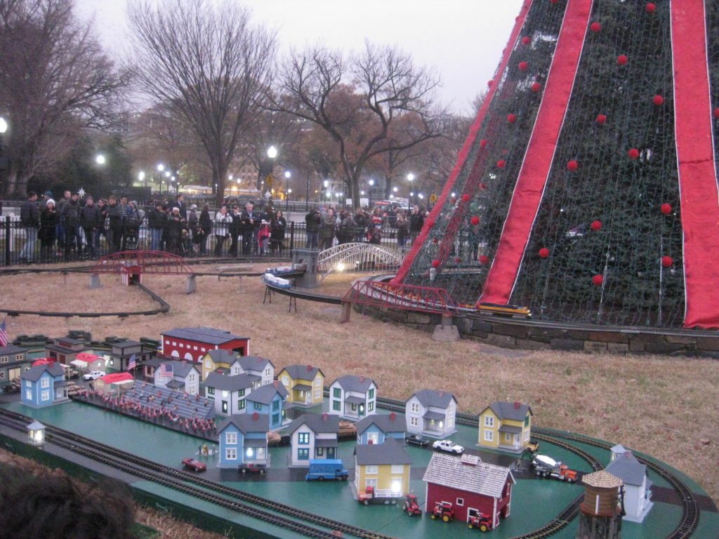 IMG 3314 1024x768 - Christmas Tree at the White House and U.S. Capitol in Washington, D.C. in 2018