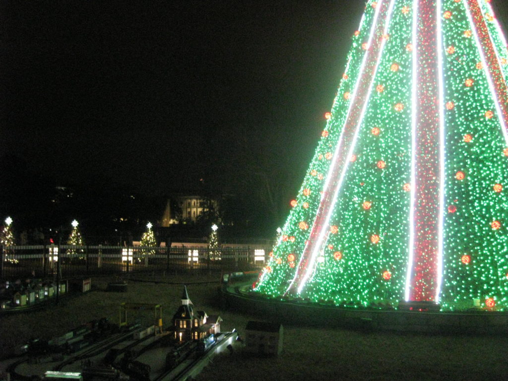 IMG 3332 1024x768 - Christmas Tree at the White House and U.S. Capitol in Washington, D.C. in 2018